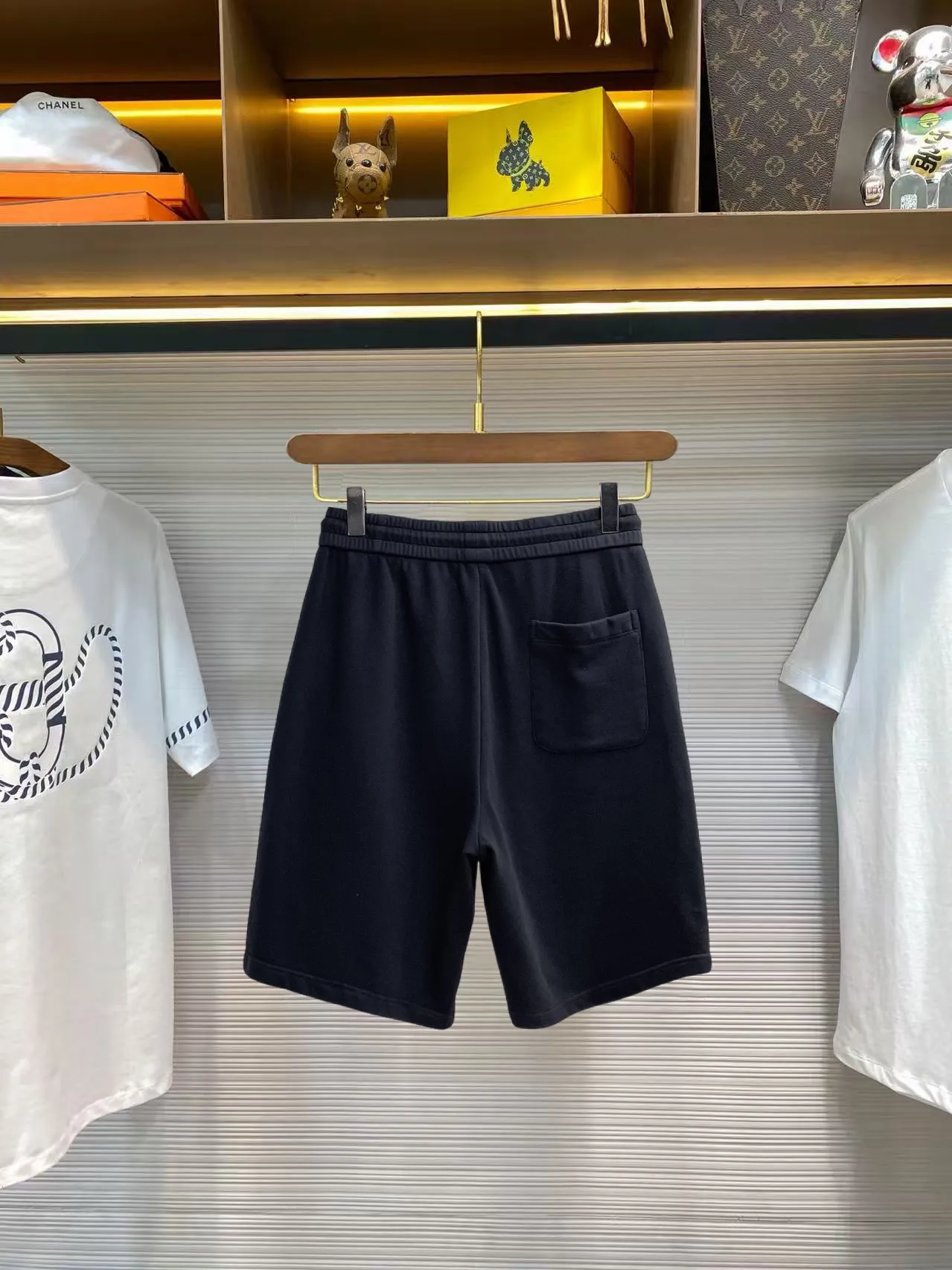 Balenciaga's three-standard complete 2026 summer New Arrival men's casual shorts, advanced custom-made Breathable fabric, Breathable fabric, extremely stretchy and comfortable, impeccable details, top-grade accessories, original logo design concept, delicate and soft feel! The upper body fit is awesome! Size: M-XXXL Please state your height and weight when ordering